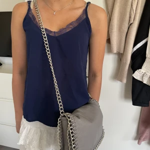 Tiamo väska  - Suuuper fin tiamo väska som jag bara användt 2 gånger❤️ jätte bra skick och perfekt till alla outfits💕