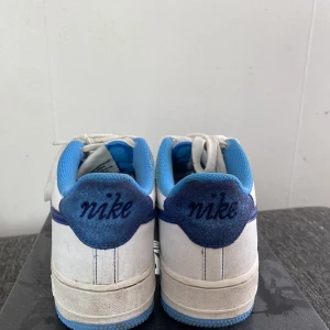 Air force 1 - Säljer mina Air forces 1s eftersom dom är för små och ett tag sen jag använde dom. 