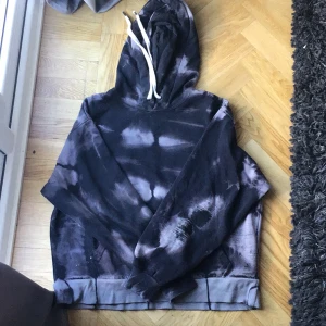 Hoodie - En hoodie som jag inte vill ha längre ❤️❤️