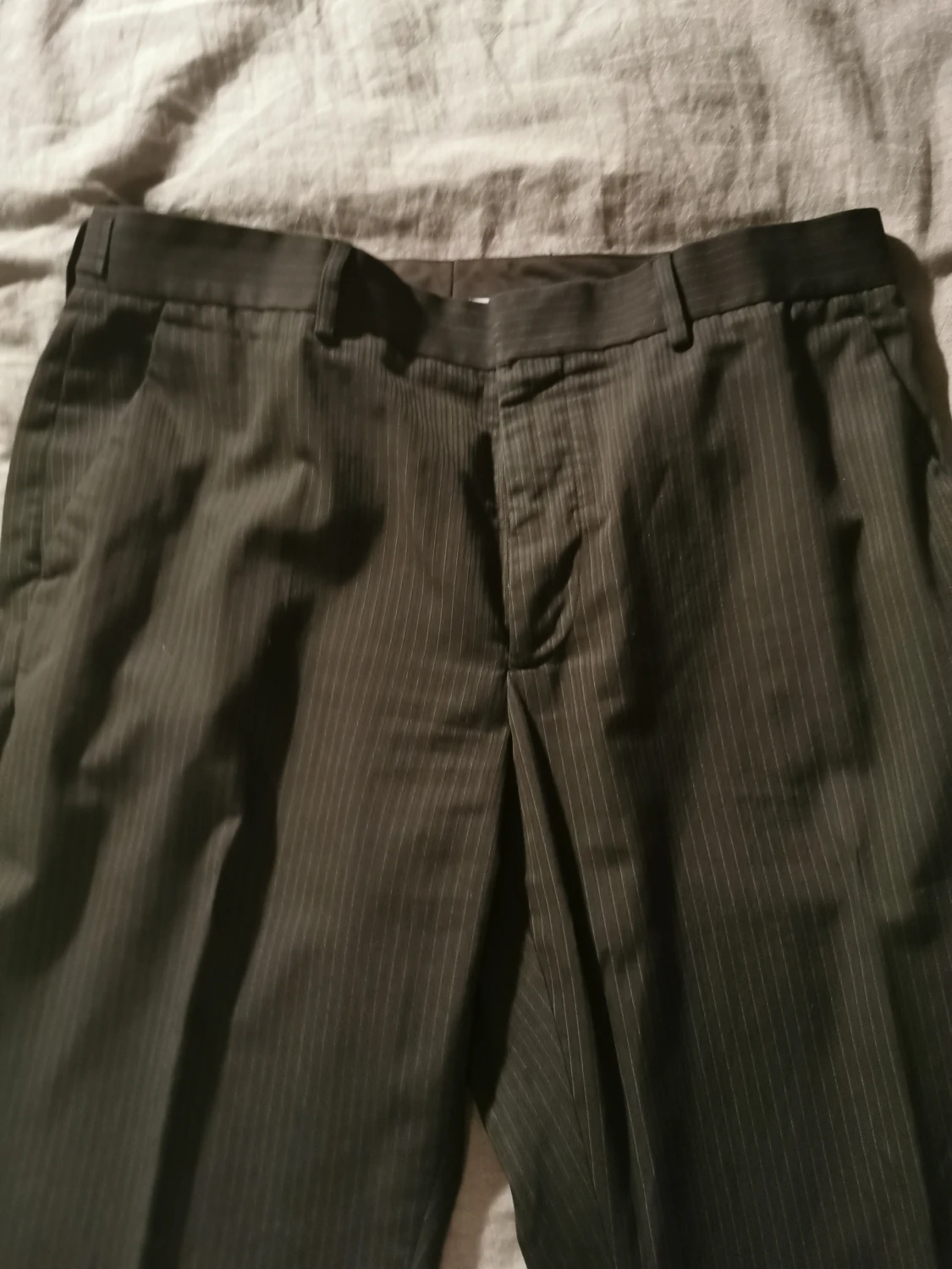 Finbyxa, mörkbrun/grå med längsgående ljusa streck, 33/32 - 90