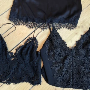 Linnen - 3 linnen / festtoppar, passar mig i storlek S  120kr för alla 