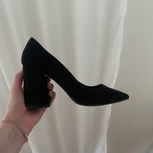 Klackskor  - Från Even and Odd, använda två gånger.Säljer då de är för stora för mig, köpta för 500kr