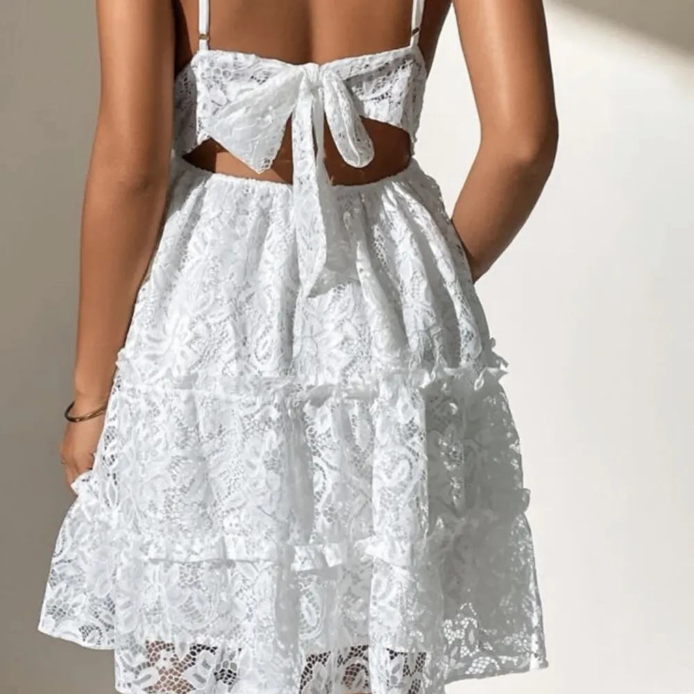 Säljer denna fina klänningen då den tyvärr inte passade mig💗. Klänningar.