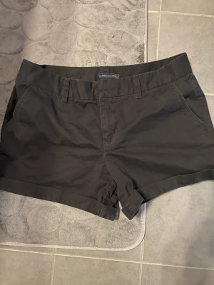 Tommy Hilfiger  shorts Stl 8(m?) - Svarta snygga shorts i nyskick . 