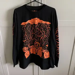 Halloween Longsleeve från CoolShirtz Cooloween kollektion 2018, med Glow In The Dark tryck