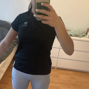 Rid T-shirt  - Säljer denna Ridtröja då den inte kommer till användning. Nyskick 💗💗