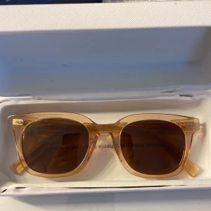 solglasögon - Säljer min väldigt fina montén m4 solglasögon. Säljer dem eftersom jag inte har sån stor användning av dem. Glasögonfodral följer även med. Org pris 749 och är i väldigt fint skick (använd fåtal gånger)