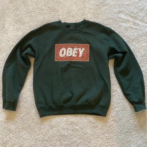 Vintage obey tröja - Obey tröja Skick : Bra, inga defekter Storlek : S men passar som S/M 