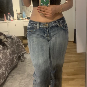 Tokyo rose jeans  - Hej! Säljer mina supersnygga lowwaist tokyo rosé jeans i storlek 34 som jag inte längre använder, skriv privat ifall ni vill ha fler bilder💘