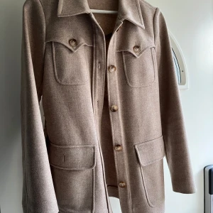 Kavaj/jacka - Jättefin, nästan oanvänd höstkavaj från & Other stories 