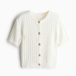 Vit stickad kofta med korta ärmar - Nyskick, endast använd 3 gånger⭐️skriv om ni undrar något 