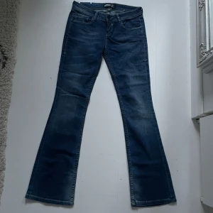 Lågmidjade bootcut jeans - Fina jeans, skriv vid frågor!