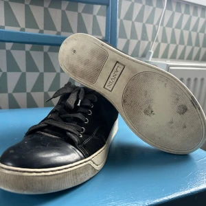 Lavins  - Säljer mina lavins pga jag köpt nya skor och har växt ut dessa 