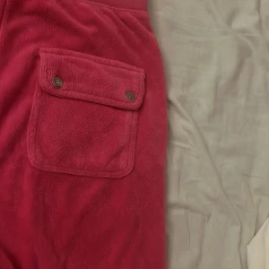 Ett par juicy, limited edition  - Säljer dom eftersom dom aldrig kommer till användning 