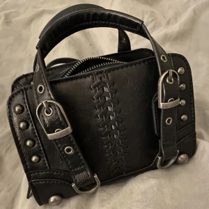 Zara väska - Supersnygg zara väska, säljer då den inte kommer till användning💕