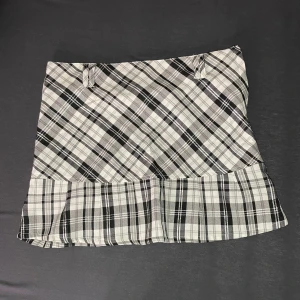 Rutig kjol - Office Siren vibe, jättefin och perfekt för hösten! 