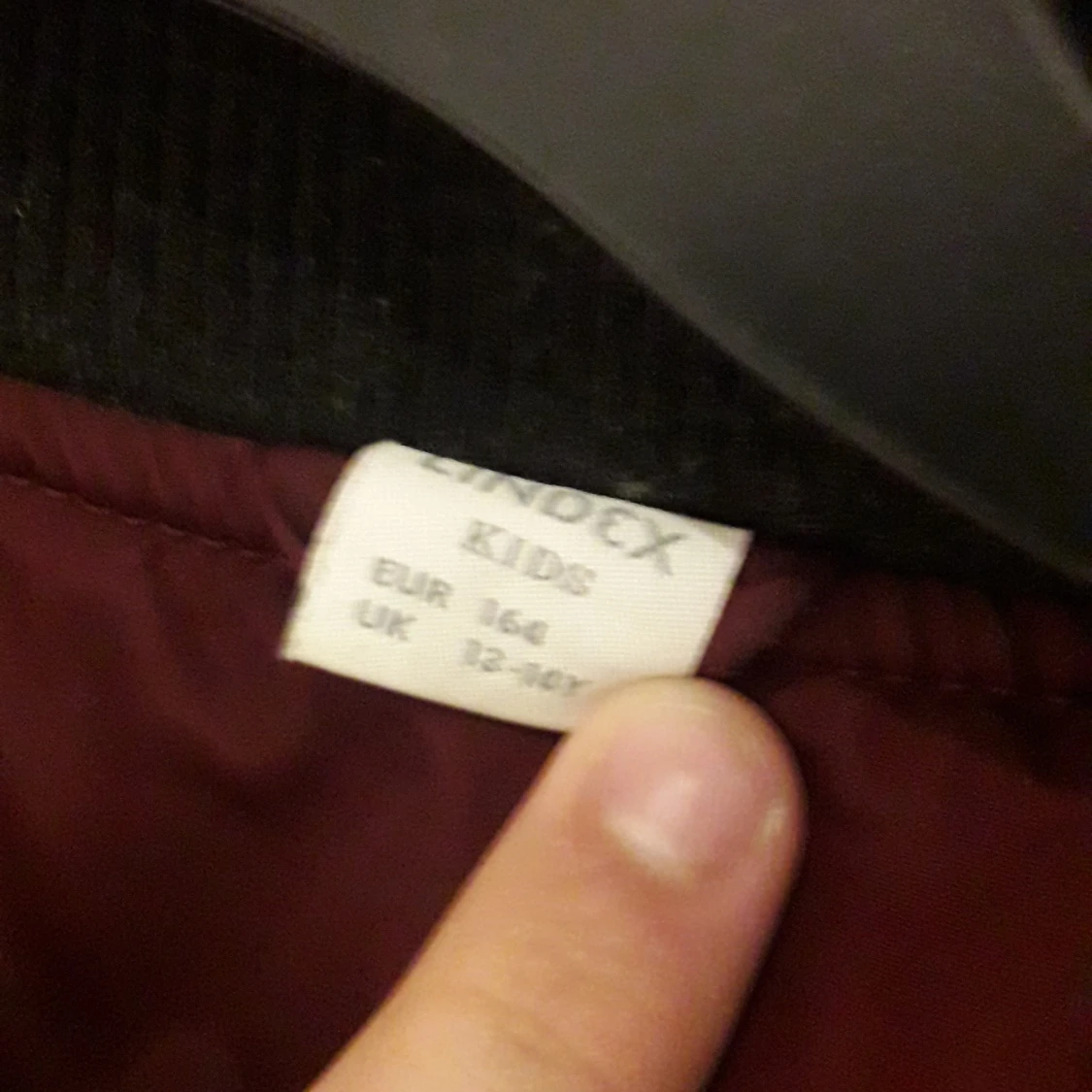 En klassisk bomberjacka från lindex - 92