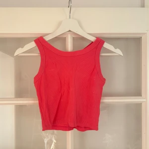 Topp - Linne från Lager 157, storlek xs, okej skick, hör av er vid frågor eller intresse!🩷 20kr