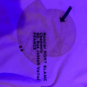 Moncler tröja  - Moncler tröja storlek L i bra skick säljer den för den är för liten