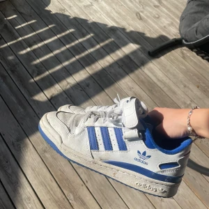Adidas skor  - Säljer då den inte kommer till användning som nya och använda ett fåtal gånger 💓 ska självklart göra rent dem innan jag postar! 