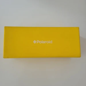 Polaroid solglassögon - Helt nya aldrig använda super snygga solbrillor för både dam och herr. Svarta med lite skimmer i glaset. Pris går att diskutera
