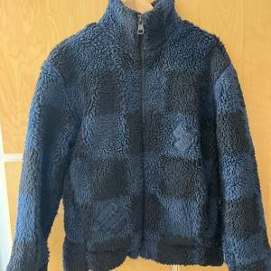 Louisvuitton Fleece Jacket (Navy) Använd men i bra skick Size S 