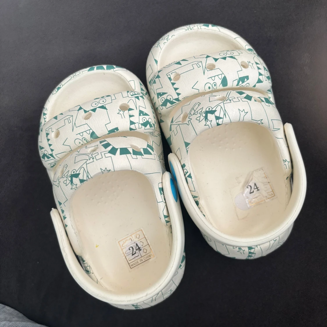 Tofflor för bpde inne och ute