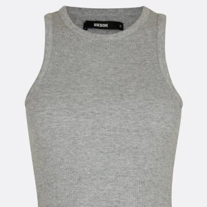 Topp Bikbok - Säljer denna topp från bikbok. Ej använd med lappen kvar. Nypris: 159kr, jag säljer för 60kr.💕