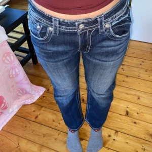 miss me jeans - säljer mina low waist miss me jeans p.g.a för korta. kom idag så har endast testat dom, köpte för 650kr. seriösa köpare kan få fler bilder! 