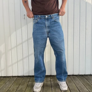 Levi’s jeans 517 - 36/29 - Länk till produkten på hemsidan: https://secondjeanssthlm.com/products/levis-jeans-517-36-29
