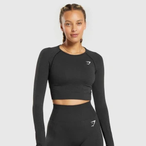 Gymshark träningströja - Croppad träningströja från Gymshark, som är väldigt skön att träna i! 🖤