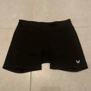 Cykelbyxor  - Säljer nu ett par cykelbyxor i storlek 146/152💕