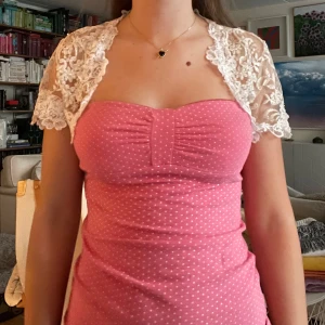 Spetsbolero - Superfin Spetsbolero med söta detaljer💓