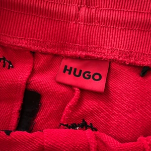 Nya Hugo boss byxor  - Helt nya hugo boss byxor, tröja finns till priset går diskutera vid snabb affär 