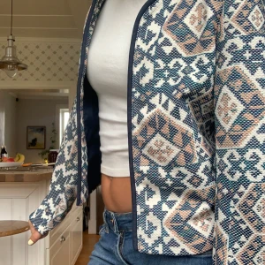 Fin jacka💗 - Säljer denna jättefina jacka med mönster från hm💗