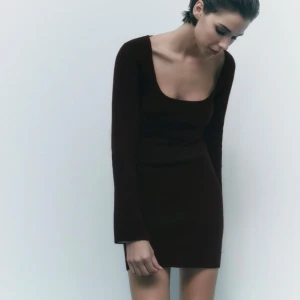 Zara klänning - Så snygg zara klänning med vida armar😍😍!! Använd 1 gång så den är i jätte bra skick ❤️