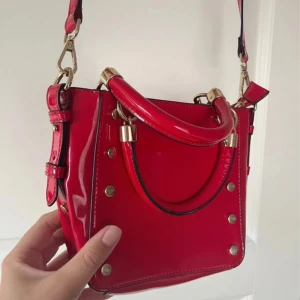 Röd väska topshop - Fin väska i fint skick! 🥰