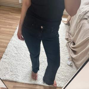 Jeans från mango med slits 