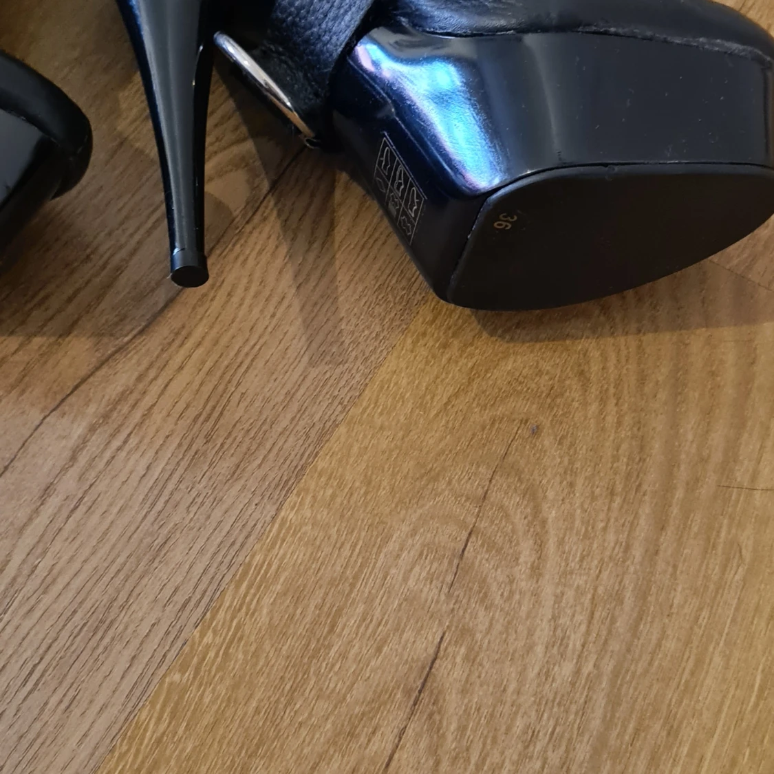 Höga stövlar med coola detaljer - 92