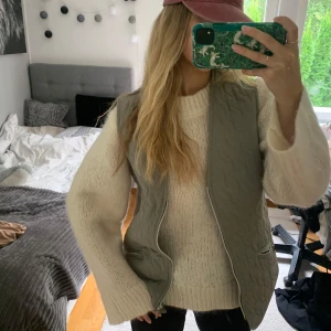 Quiltad väst - Quiltad väst i khaiki/ grön färg