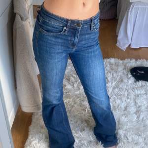 Flare jeans från 365! Passar jättebra till hösten och dem är i jättebra skick 💓💓