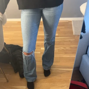 Jeans  - Säljer mina bootcut jeans som inte kommit till användning då dom är för stora 💘