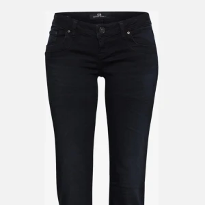Ltb Valerie - Säljer ltb jeans!! Storlek 25/30. Inga defekter och bra skick, (de är mörkblå). Skriv för egna bilder. Har också samma jeans i grå om ni är intresserad dock i 24/30. 😊