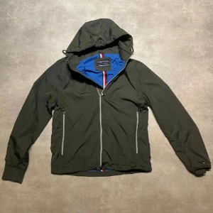 Tommy hilfigher jacka - |Tommy hilfigher jacka | Strl S |skriv för mer frågor/funderingar | skick 9/10