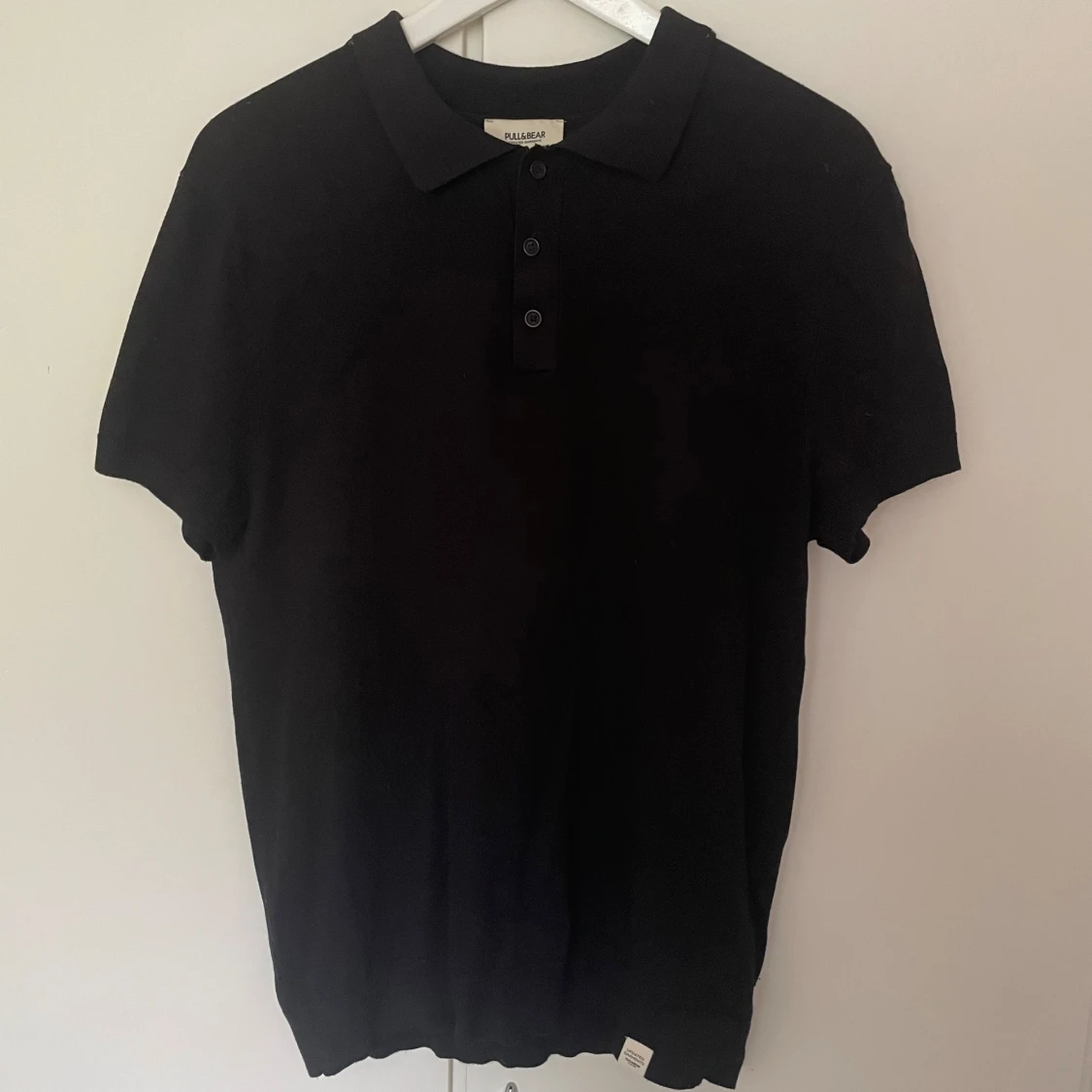 Svart pikétröja från Collusion