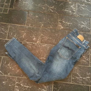 Nudie jeans - Säljer nu mina snygga jeans från nudie i modell tight Terry ! Väldigt bra skick knappt använda. Nypris på ungefär 1600✅ Skriv om frågor😀