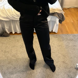 Satin byxor  - Satin byxor från Zara. Knappt använda.  Passar xs-s. Jag är 170 och de är bra längd på mig🫶