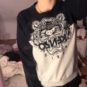 Kenzo tröja  - Säljer min älskade kenzo tröja pga att den inte används längre🤍 den är i jätte fint skick🤍 