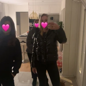 Vinter jacka - Säljer min CK vinter jacka som jag inte längre använder. Inget fel på jackan, som ny men den är använd. Men inget man ser.