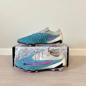 Nike phantom GX storlek 43 - Nike phantom GX i storlek 43  Skick: 8/10  Pris: 1500kr